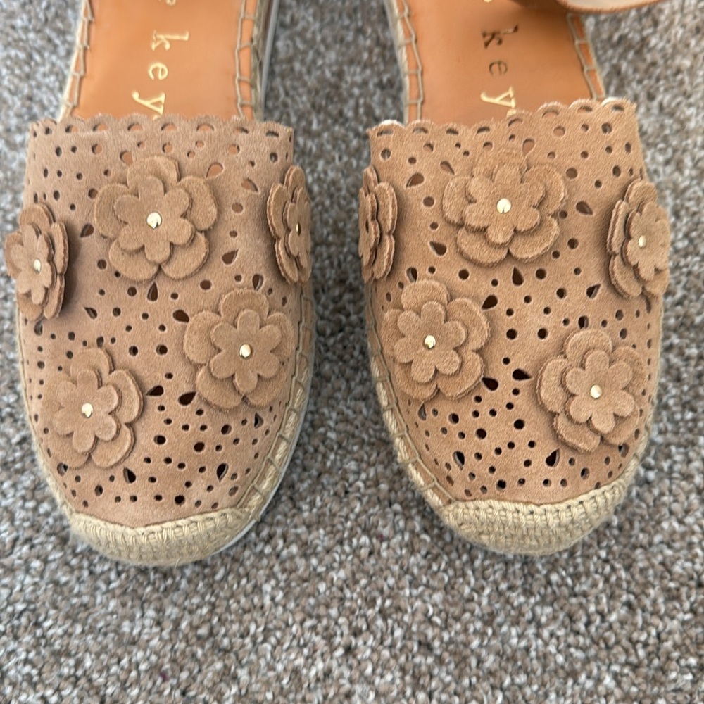 Flowered Sandals - Picture 2 of 3